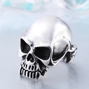 Vintage gothic skull ring with long fangs in antique silver finish for men