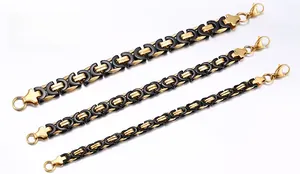 Comparaison de trois largeurs de bracelets en acier titane noir et or, style byzantin