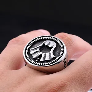 Bague punk vintage en acier inoxydable avec relief fantôme et détails d'engrenage