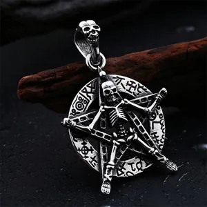 Pendentif pentagramme gothique punk avec squelette en acier titane vintage pour homme
