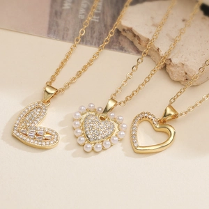 Collier Pendentif Cœur en Cuivre Plaqué Or pour Femmes Minimaliste avec Zircone et Künstliche Perles Bijoux Cadeau Rencontre Mariage