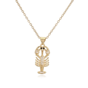 Collana con ciondolo a forma di aragosta placcata in oro con cristalli bianchi da donna