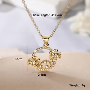 Dettaglio della collana Cancro placcata oro 18K con misure 2,4cm e catena da 45+5cm