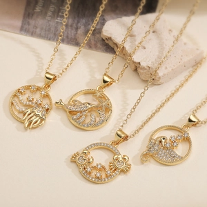 Collana con Ciondolo in Rame Placcato Oro 18K Zirconia Vita Marina Medusa Delfino Granchio Cavalluccio Marino Gioielli Donna