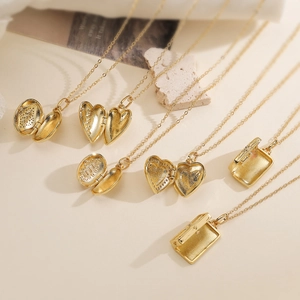 Collezione di collane con medaglione a cuore e libro placcate in oro 18K con catena a O