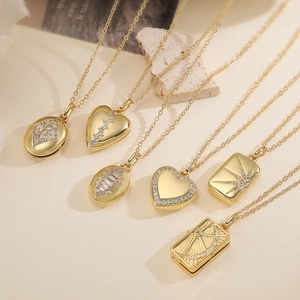 Collana Vintage in Rame Placcato Oro 18K Con Medaglione di Zirconia per Donna Collana con Cornice per Foto a Cuore Apribile