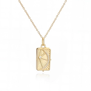 Collana con medaglione vintage in ottone placcato oro 18K con raggiera e zircone cubico