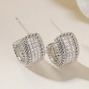 Boucles d'oreilles géométriques luxueuses plaquées or 18 carats avec pierres en zircon brillant