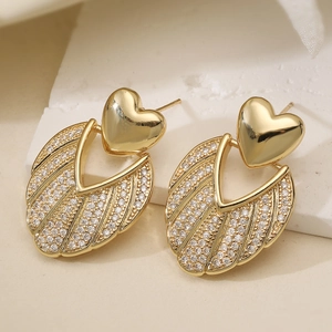 Boucles d'oreilles cœur en cuivre plaqué or 18 carats avec zircon sur pierre blanche