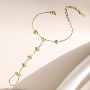 Minimalist 18K gold plated heart finger bracelet made of stainless steel for women
