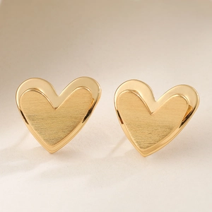 Boucles d'oreilles cœur double épaisseur plaquées or 18 carats avec cœur intérieur mat