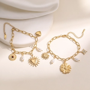 Bracelet en acier inoxydable plaqué or 18K avec breloques cœur, fleur et perles