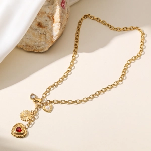 Collier en acier doré avec pendentifs cœur étoile de mer et pampille tournesol sur soie