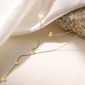 Collier double couche en acier inoxydable avec de petits pendentifs cœur polis