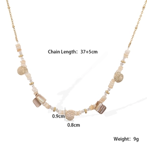 Détail du collier en acier inoxydable 37+5cm avec perles coquillages de 0,9cm