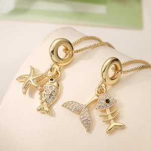Collier Pendentif Étoile de Mer et Poisson en Cuivre Plaqué Or 18K Zirconia Thème Océan Chaîne de Clavicule Minimaliste Bijoux pour Femmes