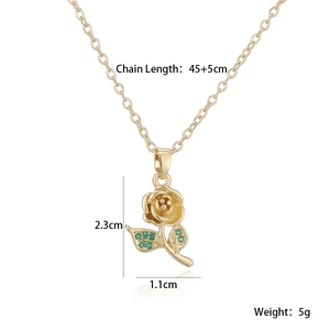 Dettaglio della collana con ciondolo a girasole placcata oro 18K e misure specifiche