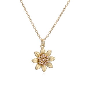 Élégant collier tournesol plaqué or 18 carats avec cristaux de zircon rose sur fond blanc