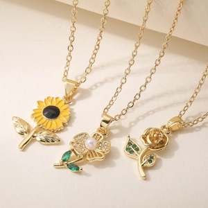 Collana con Pendente a Fiore in Rame Placcato Oro 18K Vintage per Donna Zircone Girasole Rosa Smalto Elegante Catena della Clavicola Gioielli