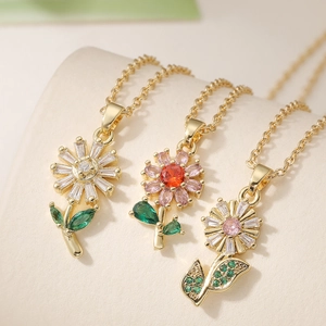 Collana con Ciondolo a Fiore in Rame Placcato Oro 18K con Zirconi Elegante Catena a Clavicola Floreale Gioielli Donna