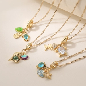 Collier Pendentif en Cuivre Plaqué Or 18K Thème Marin Avec Zircone pour Femme Style Océan Tortue de Mer Crabe Arête de Poisson Bijoux