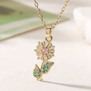 Collana con ciondolo a forma di girasole placcato oro 18K e cristalli colorati