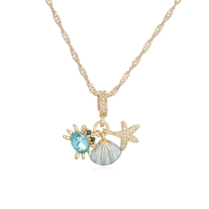 Collier marin plaqué or 18K avec pendentifs en forme de crabe, coquillage et étoile