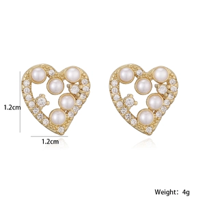 Detail showing 1.2cm heart earrings with 18K gold plating, pearls, and zircons