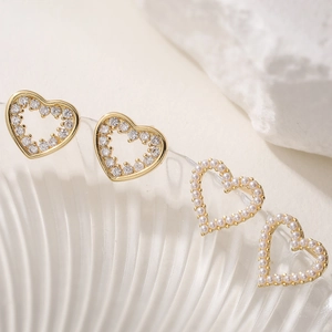 Elegant Heart Stud Earrings 18K Gold Plated Copper Hollow Heart Zirconia Artificial Pearl Earrings For Women Wedding Party Jewelry
