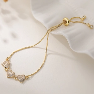 Luxueux bracelet cœur plaqué or 18 carats avec zircons et chaîne ajustable dorée