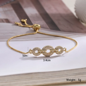 Detailed view of 18K gold plated bracelet with triple zirconia rings and bollo clasp