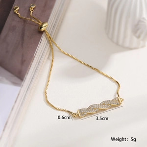Detail of adjustable 18K gold plated bracelet with zircon bar and size dimensions