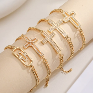 Bracelet Chaîne Gourmette en Cuivre Plaqué Or 18K Hip Hop pour Femme Design de Niche Pendentif Croix Géométrique Zirconia