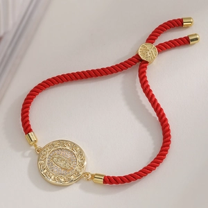 Pulsera de cuerda roja con medalla de Virgen María bañada en oro 18K y circonitas
