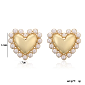 Minimalist 18K gold plated heart stud earrings with pearls in 1.6cm by 1.7cm size