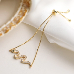Elegante bracciale a serpente placcato oro 18K con zirconi e occhi di gemma verde