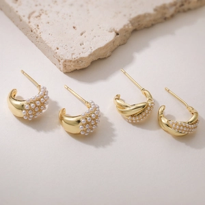 Boucles d'oreilles créoles perle dorées à l'or 18K style vintage français sur pierre