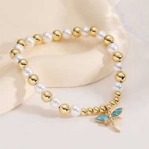 Bracelet élégant en perles et libellule plaqué or 18 carats avec émail bleu chic
