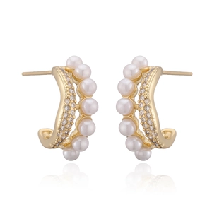 Detailed view of 18K gold plated C-shaped earrings with pearls and micro zircon stones