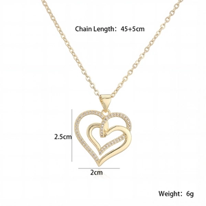 Détail montrant les dimensions du collier avec pendentif cœur doré et zircons