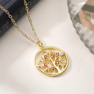 Elegante collana placcata in oro con ciondolo Albero della Vita, cristalli e zirconi
