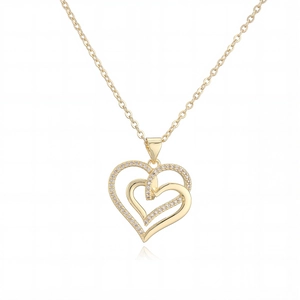 Collier élégant plaqué or avec deux cœurs entrelacés et des détails en oxyde de zirconium