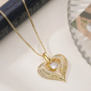 Collana con ciondolo a cuore placcata oro 18K con zirconi e catena a scatola