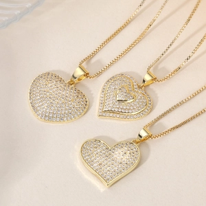 Light Luxury Gold Electroplated Copper Heart Pendant Necklace For Women Elegant Zirconia Pave Heart Box Chain Jewelry Gift