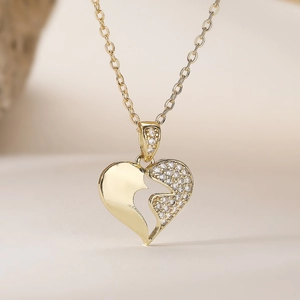 Collar con colgante de corazón en cobre chapado en oro de 18K y piedras de circón