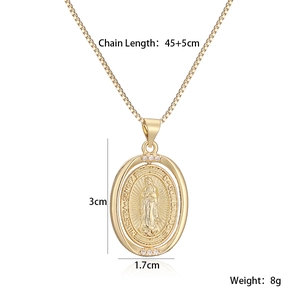 Détail du pendentif Vierge Marie plaqué or 18K avec dimensions de la chaîne 45+5cm