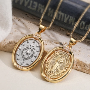 Collier Pendentif Vierge Marie en Cuivre Plaqué Or pour Femmes Bijoux Religieux Zirconia Incrusté Médaillon en Relief Ovale