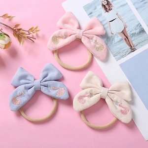 Lot de trois bandeaux souples pour bébé avec nœuds brodés de cygnes en couleurs pastel