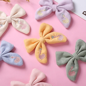 Détails de barrettes à nœuds brodés de cygnes pour filles en diverses couleurs pastel