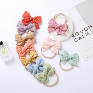 Set di 10 fasce per neonati con fiocchi ricamati e morbidi elastici in nylon in colori assortiti